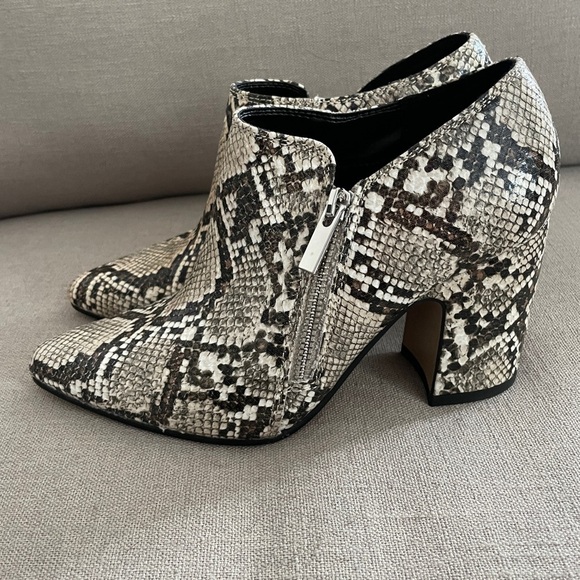 NEW Michael by Michael Shannon Griffyn Booties Tan Snake Print Women’s Size 7 - Picture 9 of 9